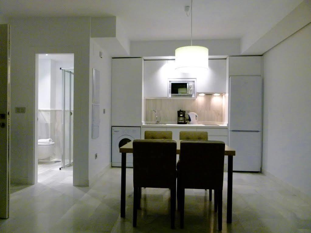 Urbanliving Gran Capitan Apartment Granada Bagian luar foto